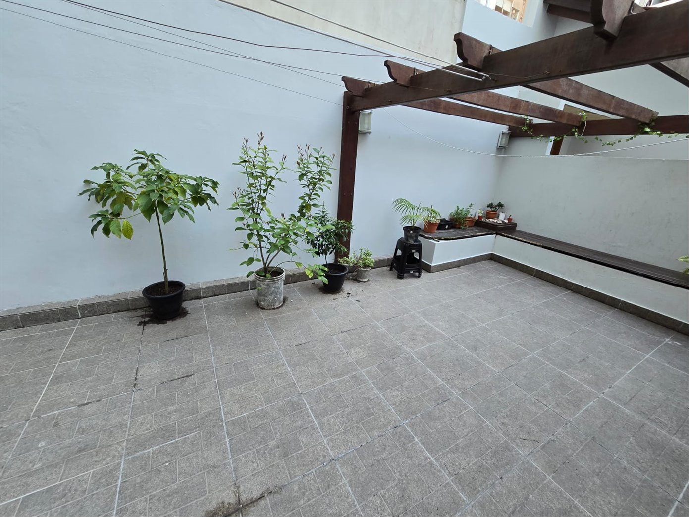 Alquiler apartamento con patio y parrillero de uso exclusivo en Plaza Gomensoro - Vista