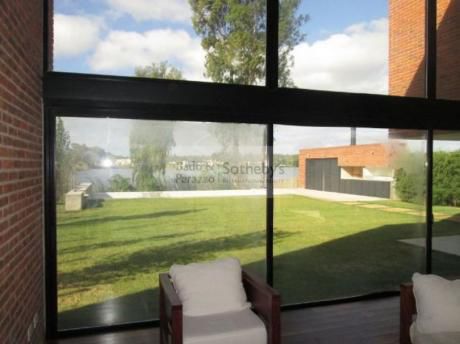 Moderna Casa A Estrenar, Con Hermosa Vista Al Lago !