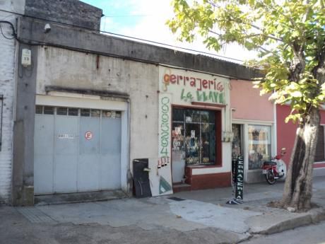 2 Locales Comerciales Con Garage, Altillo, Cocina Y BaÑo