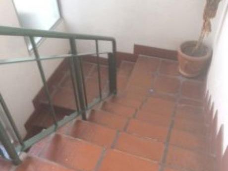 Se Vende Gran Apartamento De 2 Dormitorios Y 2 Baños En Pocitos