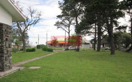 Venta En Atlántida -casa De 4 Dormitorios - Ref.153 - Inmobiliaria Calipso