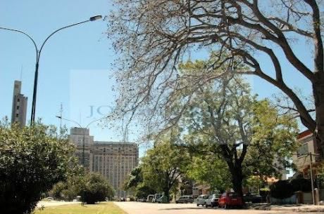 Casa Residencia Sobre Avenida Américo Ricaldoni