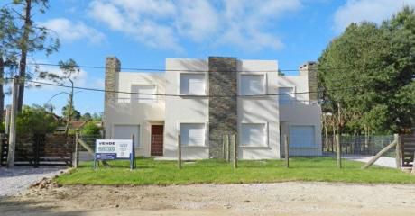 Piriapolis, Casa A Estrenar En Portales De 3 Dormitorios Y 3 Baños