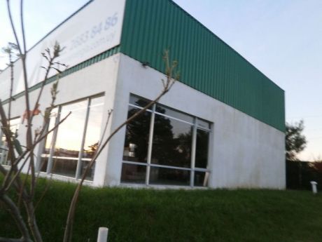 *** Alquilado *** Gran Galpón Nuevo De 200 M2 En 880 M2! Alquila Santestevan