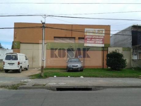 Deposito Y Vivienda En Malvin, Gran Terreno