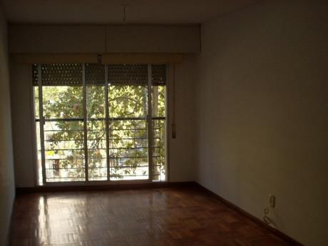 Venta Apto. Pocitos Av. Brasil Y Araucho 2 Dorm Y Gge