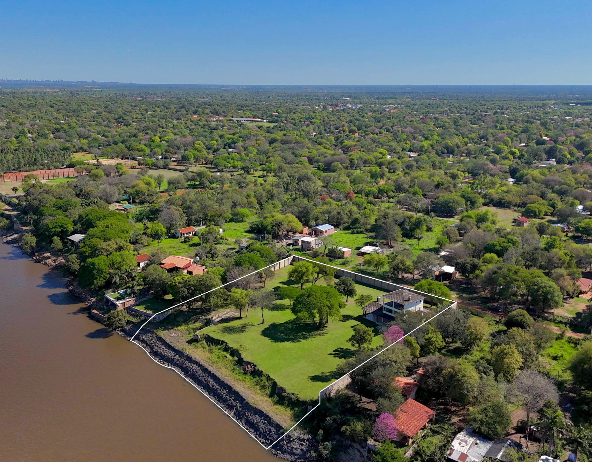 CASA QUINTA SOBRE EL RÍO — foto 3