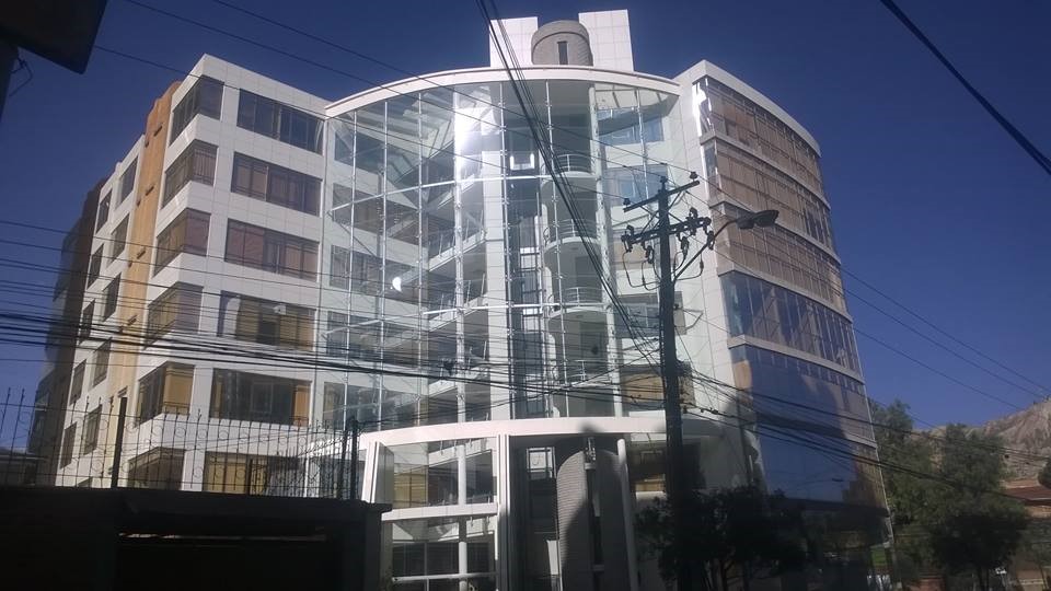 Oficina En Elegante Edificio, Cómoda E Iluminada