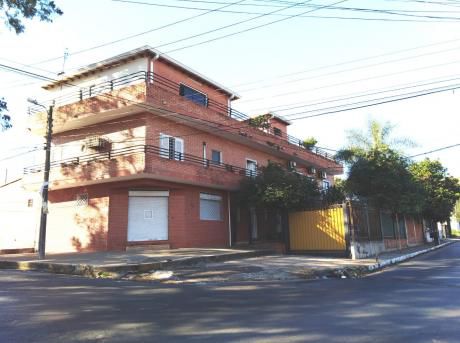 P/ Inversión!! Coqueto Edificio S/ República Argentina, A 2 Cuadras Del Pueblo.