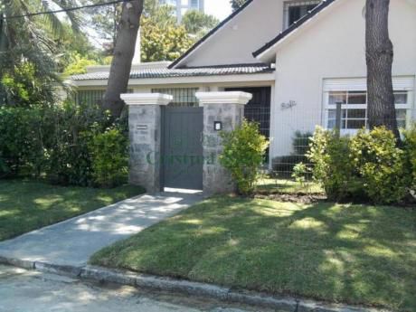 Casas En Playa Mansa: Cni18076c