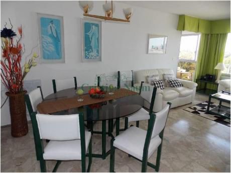 Apartamentos En Playa Mansa: Cni3101a