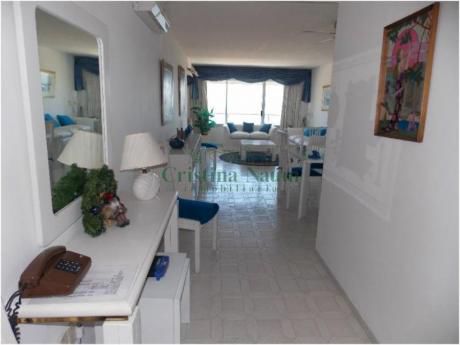 Apartamentos En Playa Mansa: Cni4532a