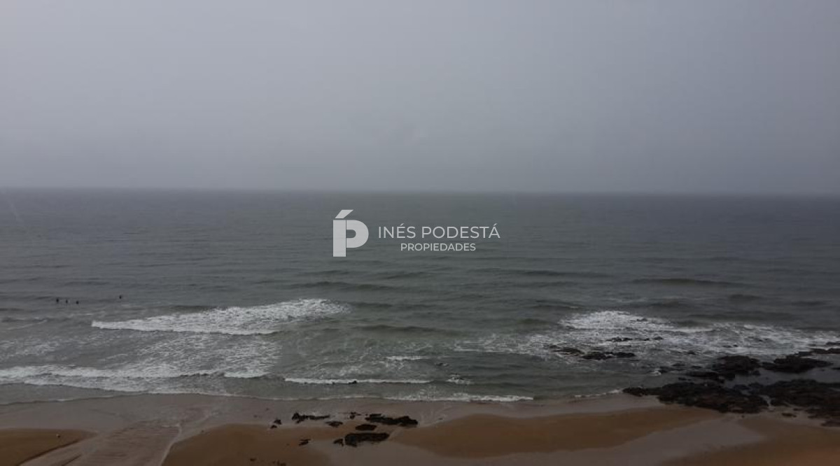 Venta apartamento 4 dormitorios frente al mar Brava
