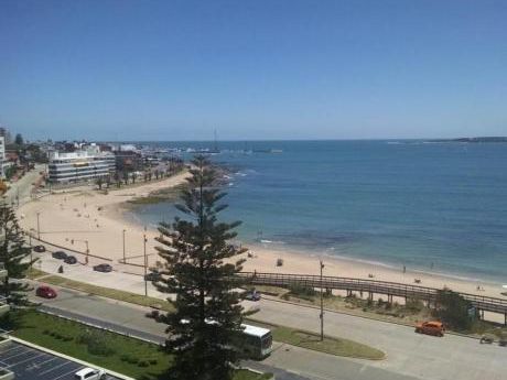 Apartamentos En Playa Mansa: Ipd1372a