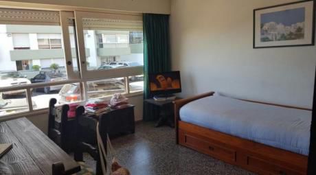 Apartamentos En Playa Mansa: Ipd1441a