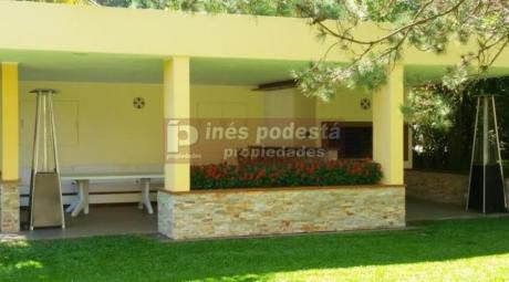 Casas En Playa Mansa: Ipd4803c