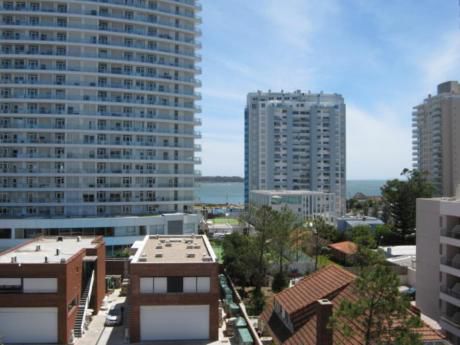 Apartamentos En Playa Mansa: Ipd5173a