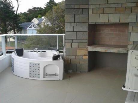 Apartamentos En Playa Mansa: Ipd6056a