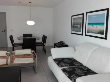 Apartamentos En Playa Mansa: Ipd6374a