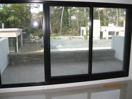 Apartamentos En Playa Mansa: Ipd7099a