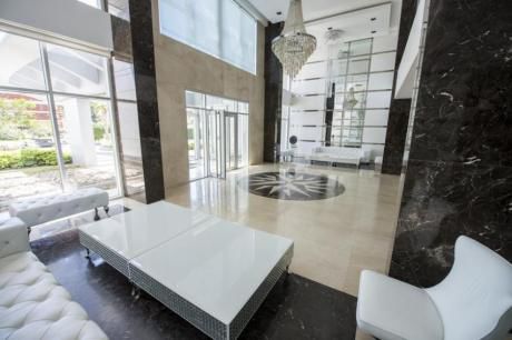 Apartamentos En Playa Mansa: Ipd8060a