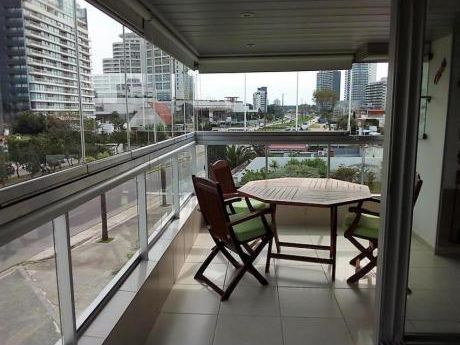Apartamentos En Playa Mansa: Ipd8234a