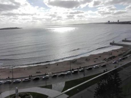 Apartamentos En Playa Mansa: Ipd8274a