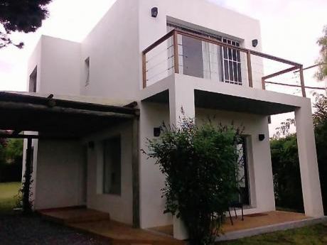 Casa Muy Bien Ubicada En La Barra