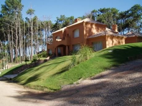 Espectacular Propiedad En Barrio Privado Laguna Blanca