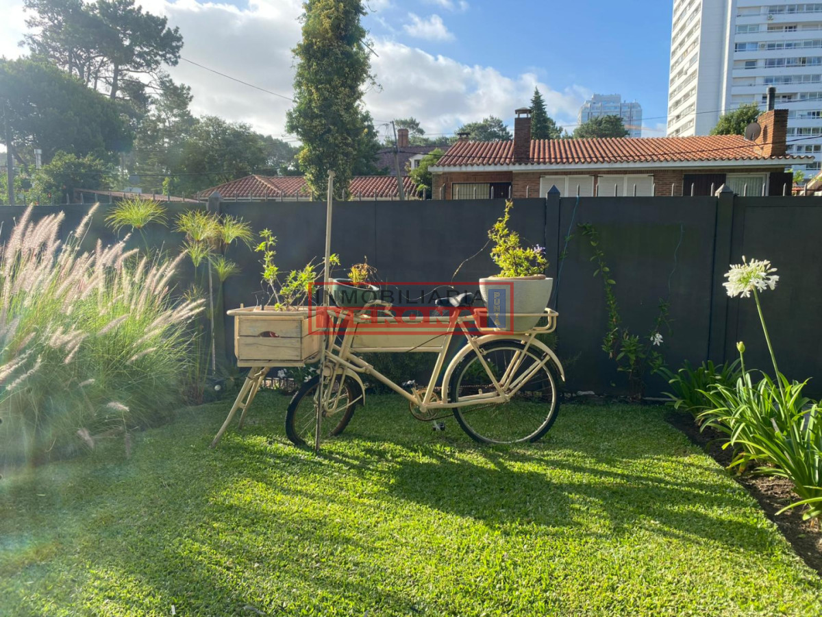 Hermosa casa en Playa Mansa - Punta del Este