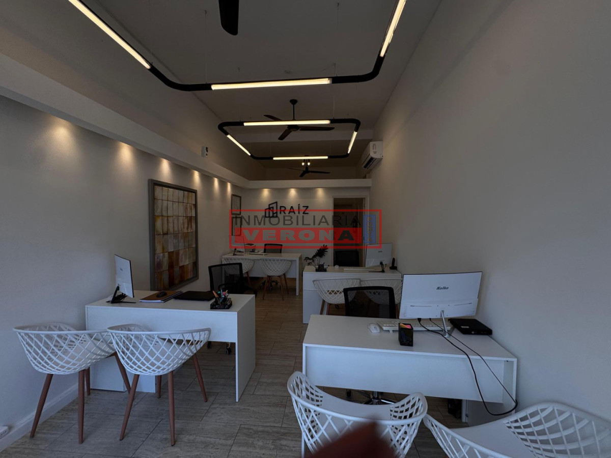 Local Comercial en Alquiler - Excelente Ubicación en la Península de Punta del Este