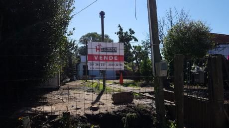 Casa Dos Dormitorios Más Galpón Y Anexo No Banco