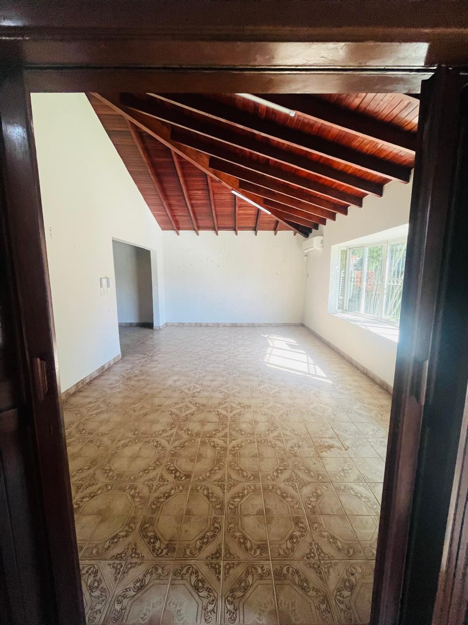 **VENDO O ALQUILO CASA CON PISCINA Y QUINCHO EN LAS LOMAS – A REFACCIONAR** — foto 2