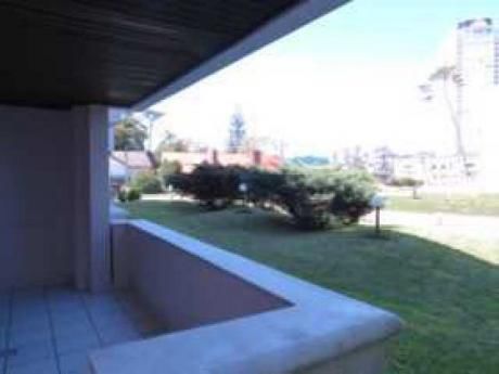 Departamento En Playa Mansa - Ref: Pb1626