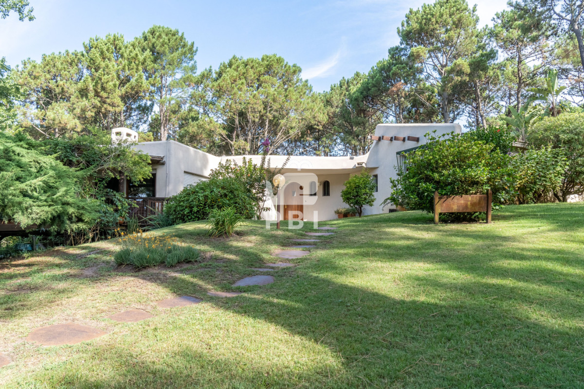 Casa alquiler anual  de 3 dormitorios en Club del Lago Punta Ballena