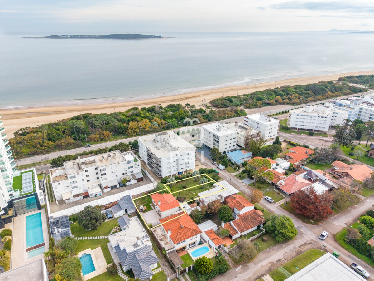 Venta Casa con 2 Padrones - Playa Mansa - Ref : PBI15902