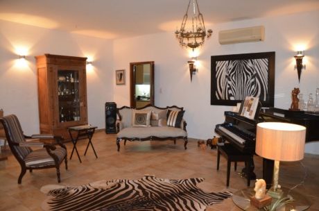 Casa Semi Amoblada Estilo Rustico Urbano En Colinas Del Urubó II