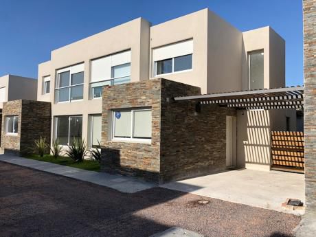 Casa En Venta 3 Dormitorios