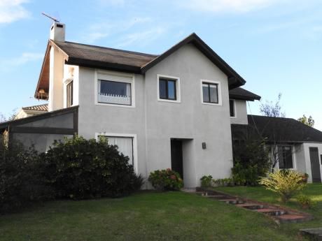 Casa En Venta 4 Dormitorios
