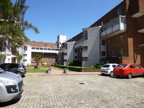 Apartamento Dãºplex. 2 Dormitorios. Complejo De Viviendas.