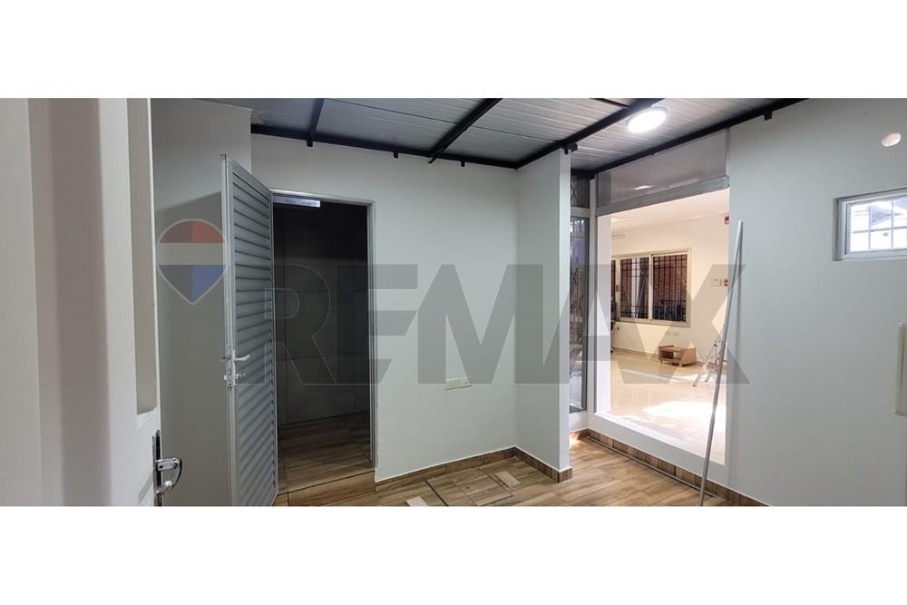 EN ALQUILER SALÓN C/DEPÓSITO — foto 3
