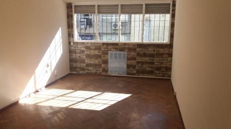 Lindo Apto. Al Frente De 1 Dormitorio En Alquiler En Cordón