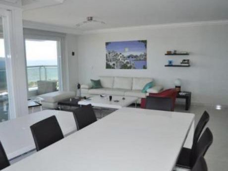 Apartamentos En Playa Mansa