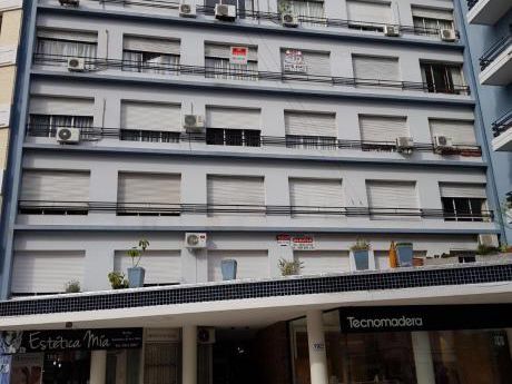 Apto. P. Rodó, 3 Dorms, + Serv, 2 Baños, Fte. Piso 4