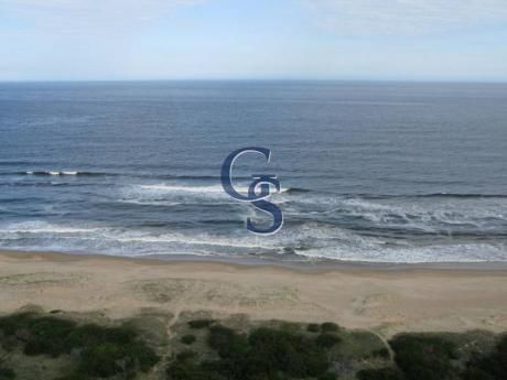 Apartamento En Torre Lobos, En Venta, Brava, Punta Del Este, 3 Dormitorios.