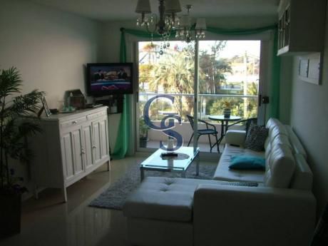Apartamento En Luna Azul II, En Venta, Mansa, Punta Del Este, 2 Dormitorios.