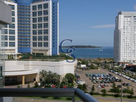Apartamento En Torre Del Mar, En Venta, Aidy Grill, Punta Del Este, 2 Dormitorios.