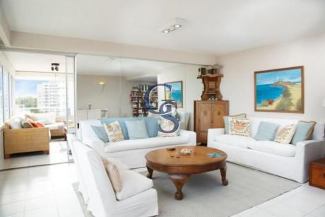 Apartamento En Tiburon II, En Venta, Brava, Punta Del Este, 3 Dormitorios.