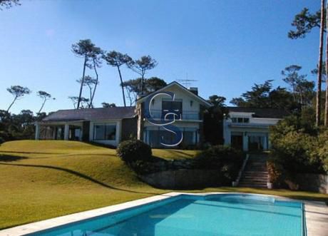 Espectacular Chalet Con Inmejorables Vistas A La Bahia De Punta Del Este.