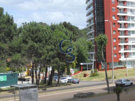 A Pasos De Centro Deportivo.